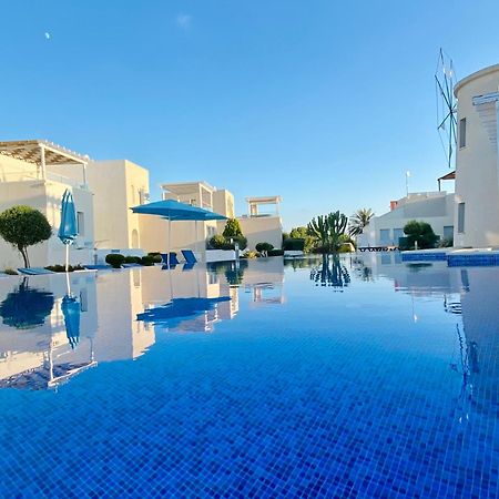 Wavebreeze Villas Paphos Eksteriør bilde