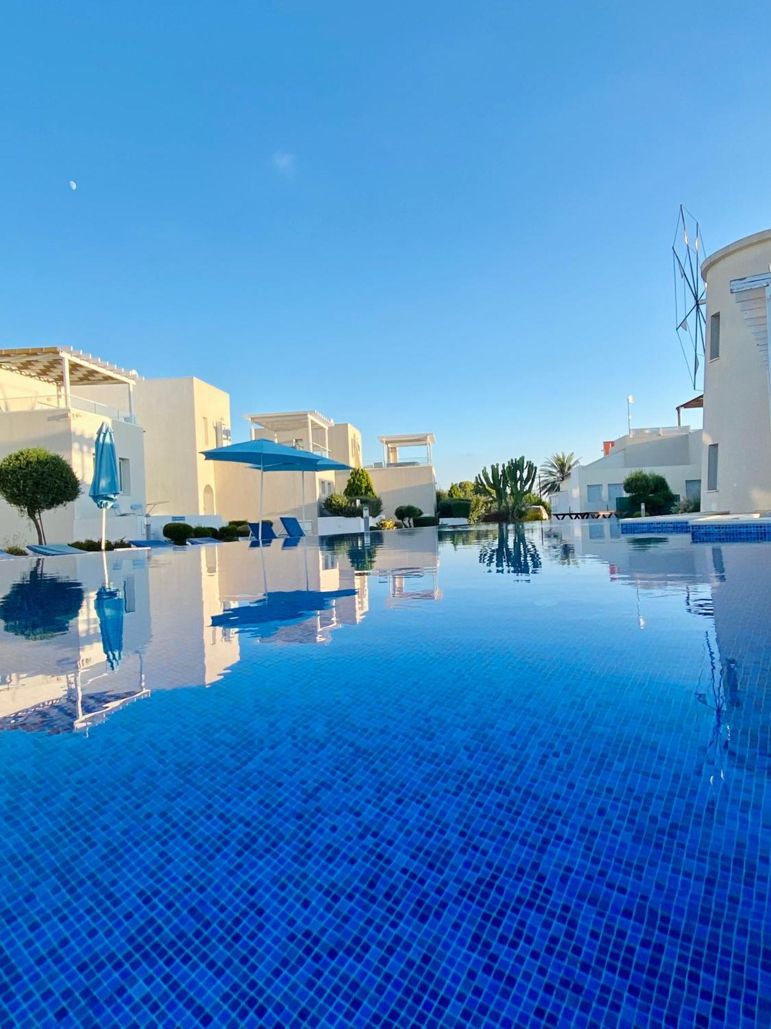 Wavebreeze Villas Paphos Eksteriør bilde