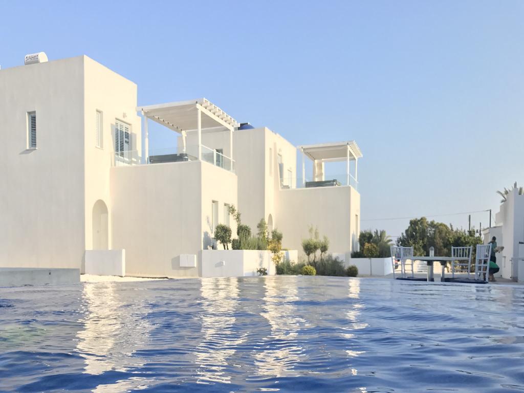 Wavebreeze Villas Paphos Eksteriør bilde